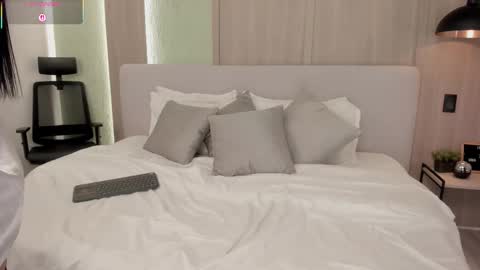 Monique  online show from November 4, 9:27 pm