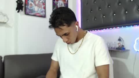 simon dice online show from March 4, 5:45 pm