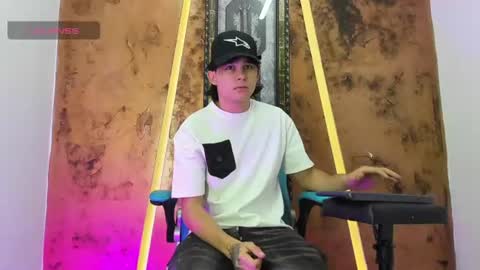 monky_0002 online show from June 23, 12:33 pm