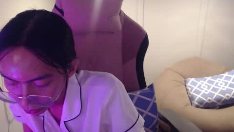 ELYSE A SIMPLE GIRL online show from January 31, 7:07 am