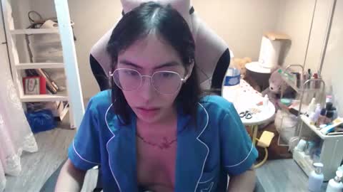 ELYSE A SIMPLE GIRL online show from December 21, 3:29 pm