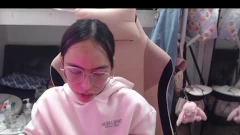 ELYSE A SIMPLE GIRL online show from December 11, 8:50 pm