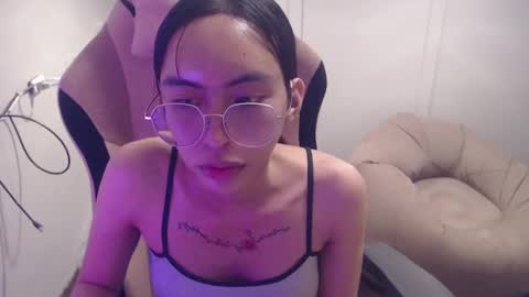 ELYSE A SIMPLE GIRL online show from January 24, 11:04 am