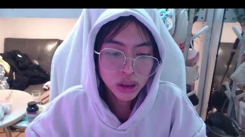 ELYSE A SIMPLE GIRL online show from December 9, 5:51 am