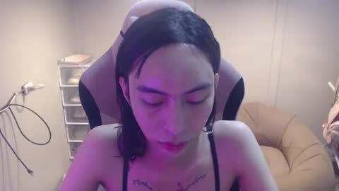 ELYSE A SIMPLE GIRL online show from January 22, 10:40 am