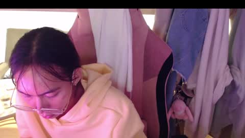 ELYSE A SIMPLE GIRL online show from December 13, 8:30 am