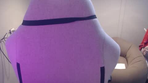 ELYSE A SIMPLE GIRL online show from January 23, 10:22 am