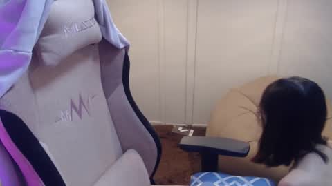 ELYSE A SIMPLE GIRL online show from February 14, 11:31 am