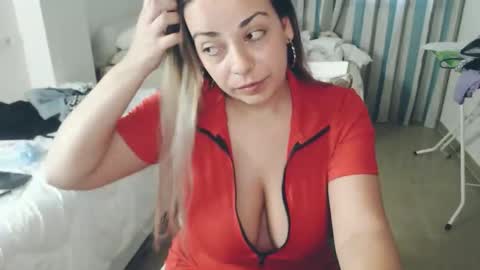 Monse online show from April 24, 6:21 pm