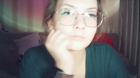 moodiemira online show from March 5, 2:20 am