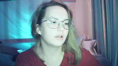 moodiemira online show from February 21, 7:50 pm