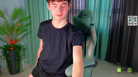 moon_gloww online show from April 6, 4:46 am