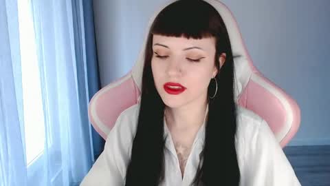  sophie  online show from April 22, 3:30 pm