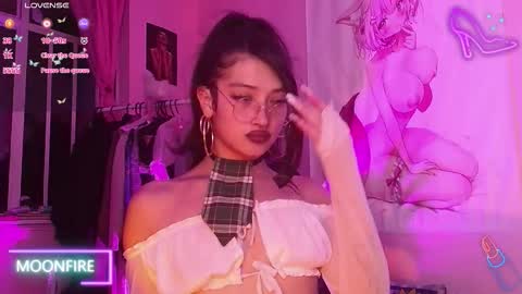 Snapshot of moonfiredance chatting on October 11, 5:01 am Nicky  online show from October 11, 5:01 am