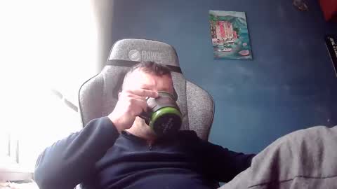 moustapha online show from December 15, 8:08 am