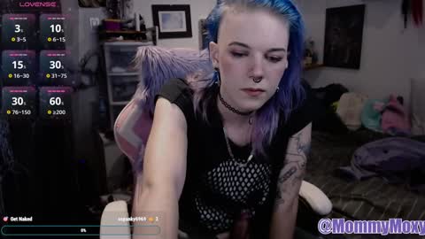 Moxy online show from December 1, 7:49 pm