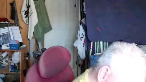 mr_canoe_licker_69 online show from March 12, 6:43 pm