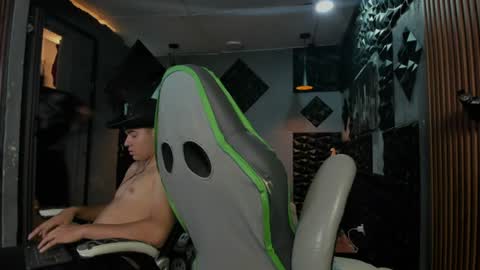 mr_mois online show from July 9, 7:45 am
