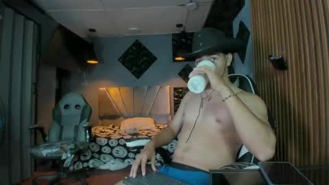 mr_mois online show from May 28, 6:55 am