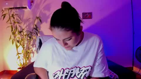 Laura online show from December 20, 3:25 am