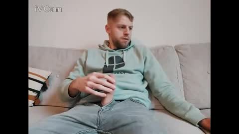 Snapshot of mrnobody6209 chatting on January 6, 8:57 am mrnobody6209 online show from January 6, 8:57 am