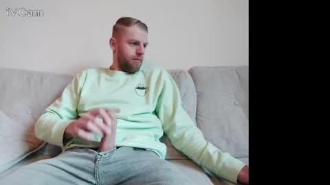 Snapshot of mrnobody6209 chatting on March 3, 7:10 am mrnobody6209 online show from March 3, 7:10 am