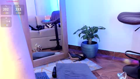Snapshot of mrs_griseld chatting on February 5, 10:33 pm Griseld online show from February 5, 10:33 pm