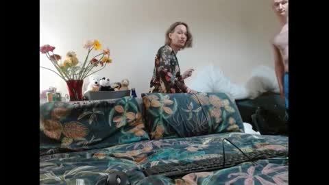 Mrs Velvet Vixen online show from October 13, 7:32 am