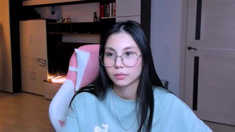ms_emily_ online show from January 7, 4:23 pm