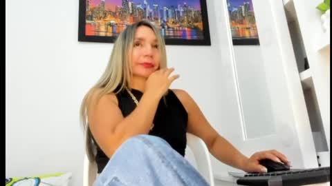 ms_lunarose online show from April 16, 4:45 am