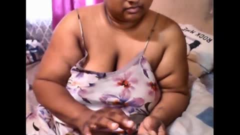 Snapshot of munniegalz1 chatting on February 4, 7:40 am your angel online show from February 4, 7:40 am