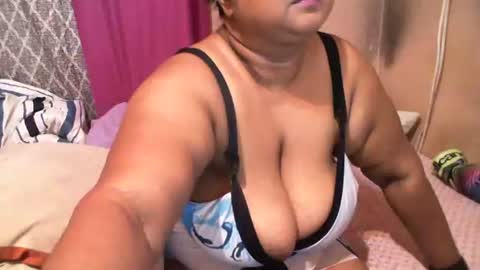 Snapshot of munniegalz1 chatting on March 2, 12:09 am your angel online show from March 2, 12:09 am