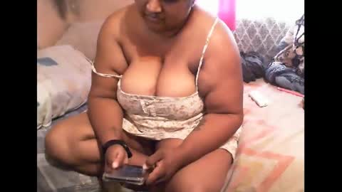 Snapshot of munniegalz1 chatting on February 19, 12:44 pm your angel online show from February 19, 12:44 pm