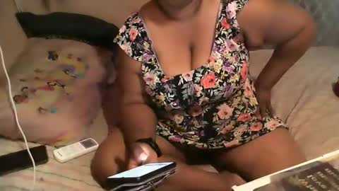 Snapshot of munniegalz1 chatting on October 20, 10:20 am your angel online show from October 20, 10:20 am