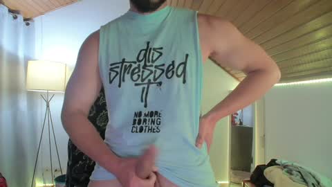 Snapshot of muscle_cock32 chatting on December 19, 7:40 am David Big online show from December 19, 7:40 am
