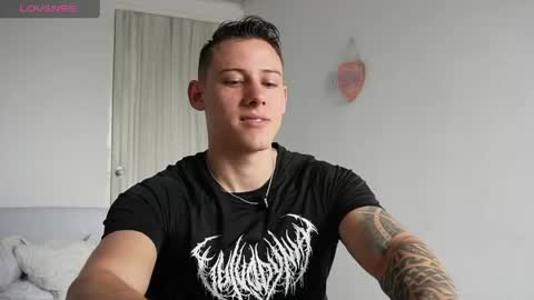 muscle_king_cum online show from April 13, 2:43 pm