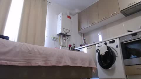 MusclesQueen online show from March 6, 1:14 pm