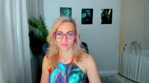 Diana online show from May 2, 11:38 am