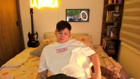 Snapshot of musicayluna chatting on October 15, 1:09 am VALENTINA Luna  online show from October 15, 1:09 am