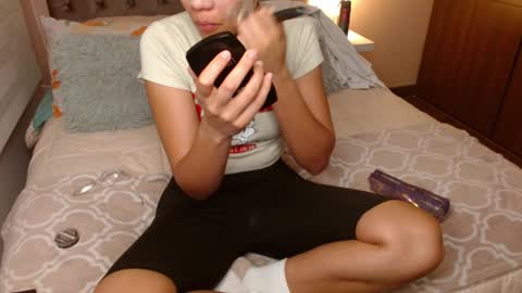 Snapshot of musicayluna chatting on February 8, 9:35 am VALENTINA Luna  online show from February 8, 9:35 am