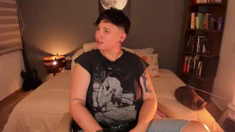 Snapshot of musicayluna chatting on October 3, 3:04 am VALENTINA Luna  online show from October 3, 3:04 am
