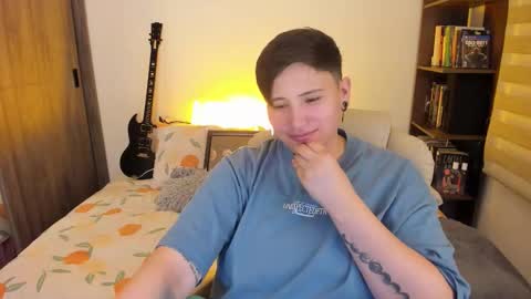 Snapshot of musicayluna chatting on October 10, 4:07 am VALENTINA Luna  online show from October 10, 4:07 am