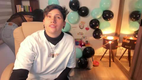 Snapshot of musicayluna chatting on March 6, 5:03 am VALENTINA Luna  online show from March 6, 5:03 am