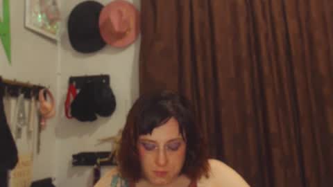     sara      i know you love me xoxox     online show from March 11, 4:51 am