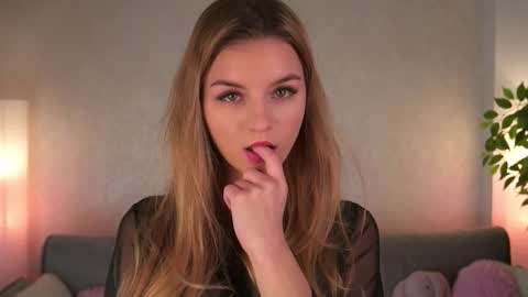 Polly online show from February 18, 1:22 pm