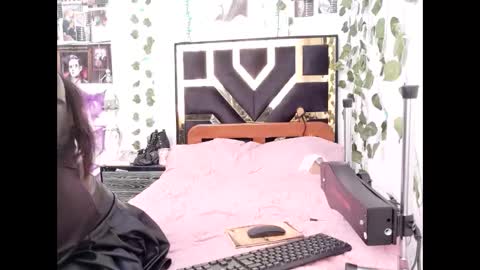 miagosling  NTMU  Dont forget follow me  online show from November 7, 7:16 pm