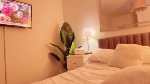 Mya-be Yours P online show from March 28, 10:44 pm