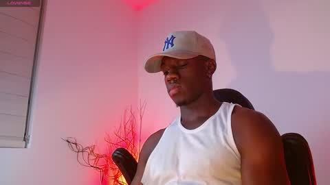 Mylo Wallace  online show from February 8, 1:22 am