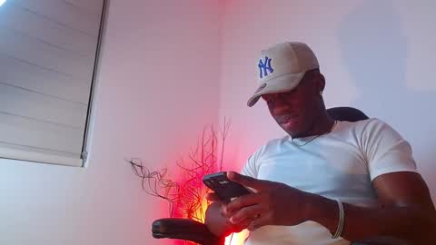 Mylo Wallace  online show from February 4, 3:44 am