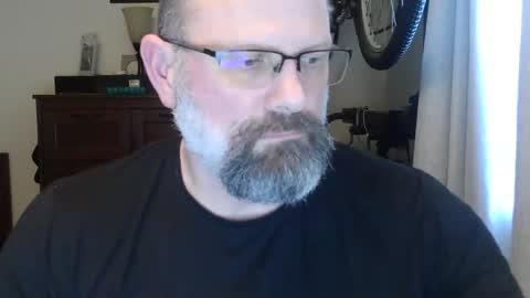 Just hanging out - No pressure online show from June 4, 2:17 am